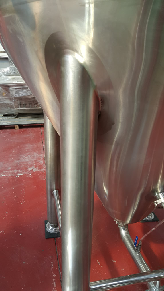 Fermenter (similar size to ours at 20HL), leg welds and brace bars.